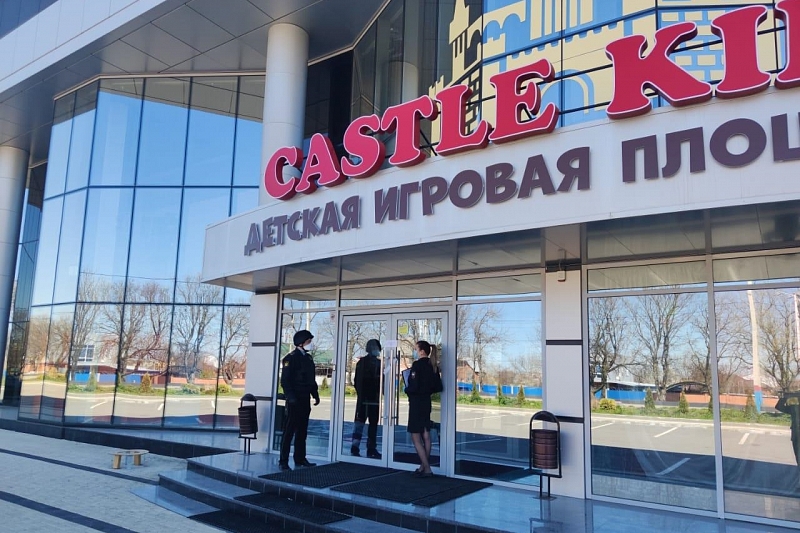 В Краснодарском крае приставы опечатали детский развлекательный центр за работу во время карантина