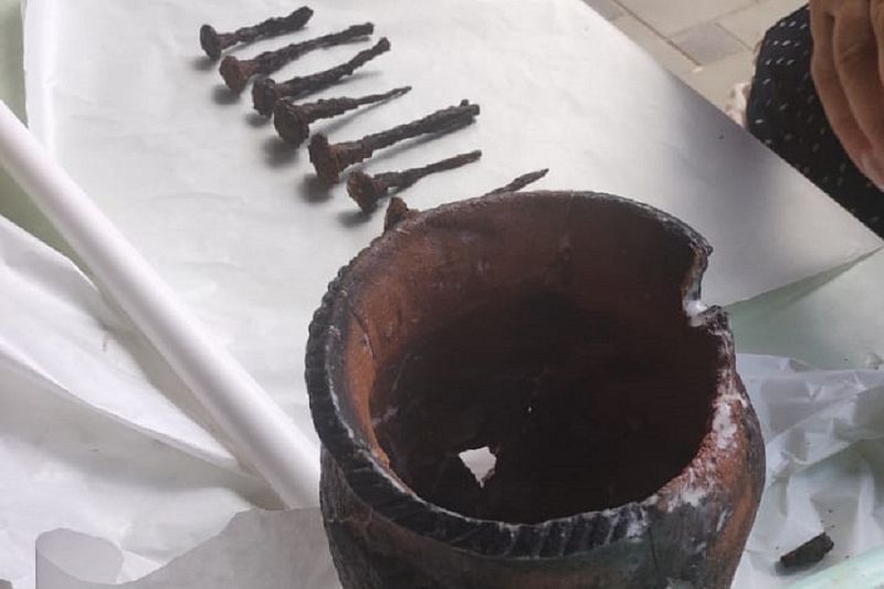 Древний горшок с коваными гвоздями обнаружили археологи в поселке под Анапой