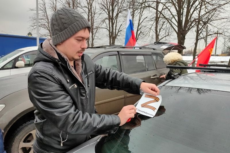 Массовый автопробег в поддержку российских военных проходит в Краснодаре