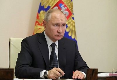 Владимир Путин подписал закон о праве претендовать еще на два президентских срока