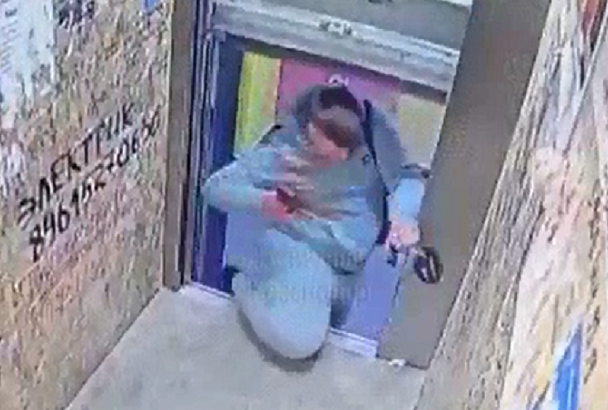 Мужчине едва не придавило голову лифтом в одной из многоэтажек Краснодара