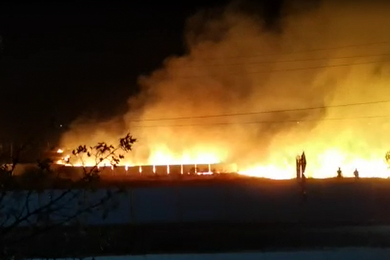 Крупный пожар тушат под Новороссийском
