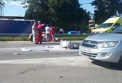 Мотоциклист получил травмы в ДТП с двумя автомобилями в Краснодаре
