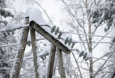 В Анапе из-за снегопада и сильного ветра произошла авария на энергосетях