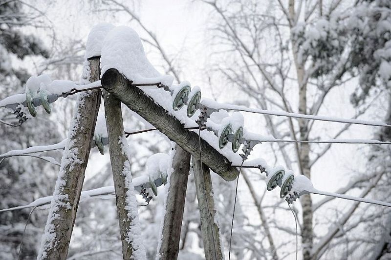 В Анапе из-за снегопада и сильного ветра произошла авария на энергосетях
