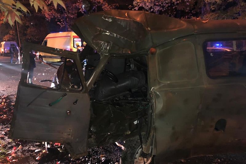 Врезался в дерево: водитель УАЗа погиб в жестком ДТП