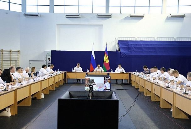 Губернатор Кубани поручил обеспечить трудоустройство дипломированных тренеров по самбо