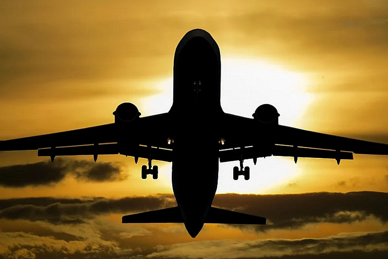 Летевший в Анталью самолет экстренно сел в Сочи из-за смерти пассажирки 