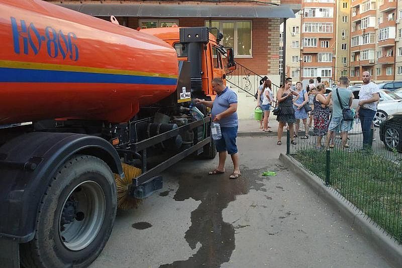В поселке Краснодарском, где отравились люди, возобновляют подачу воды