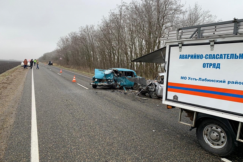 Установлены личности погибших в жестком ДТП на скользкой дороге в Краснодарском крае