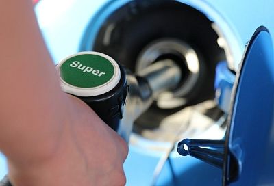 Эксперт: в ближайшем будущем цены на бензин в России снизятся