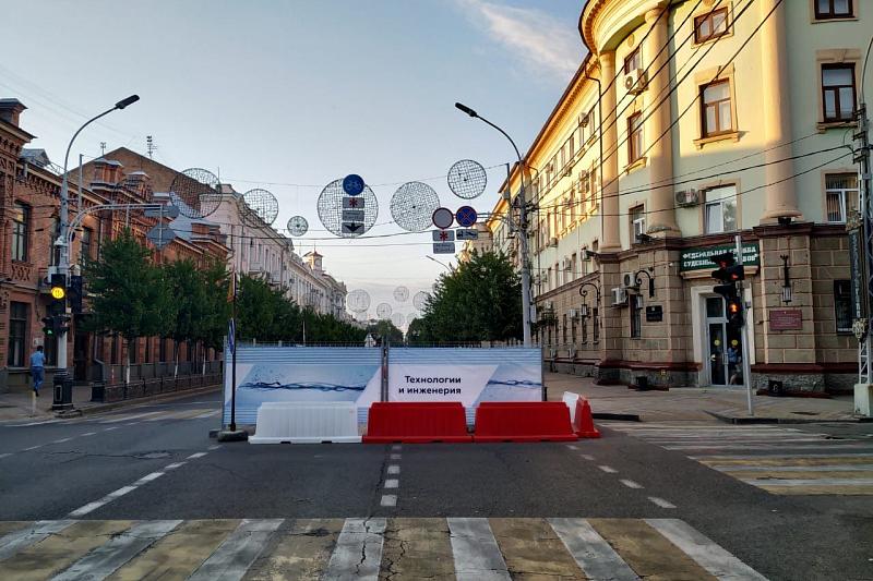 В Краснодаре по улице Красной ограничили движение из-за замены магистрального водопровода