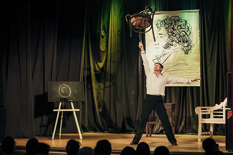 Луганский музыкально-драматический театр приедет с «большими гастролями» в Краснодар