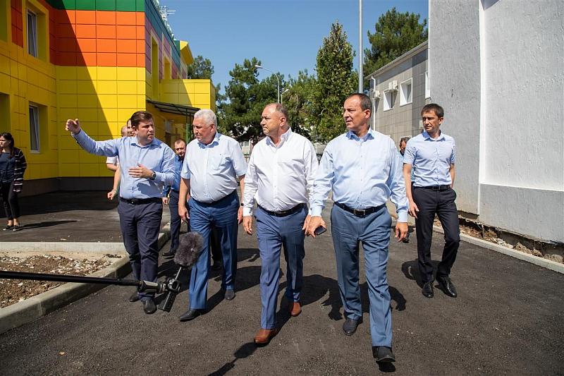 Юрий Бурлачко и Иван Демченко провели выездной прием граждан в Анапе