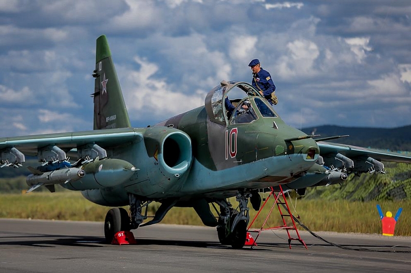 В Краснодарском крае штурмовики Су-25СМ уничтожили командный пункт условного противника