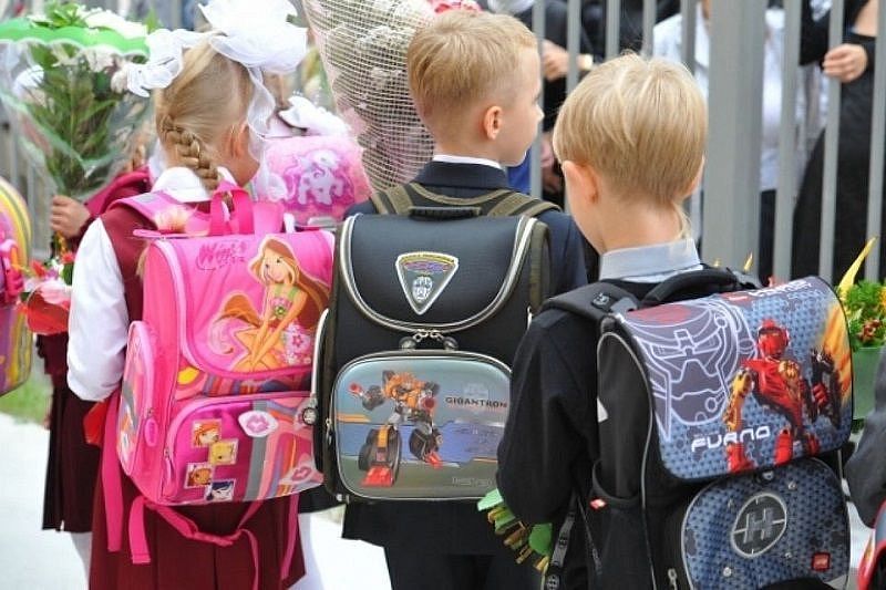 Российских школьников избавят от тяжелых рюкзаков с учебниками 