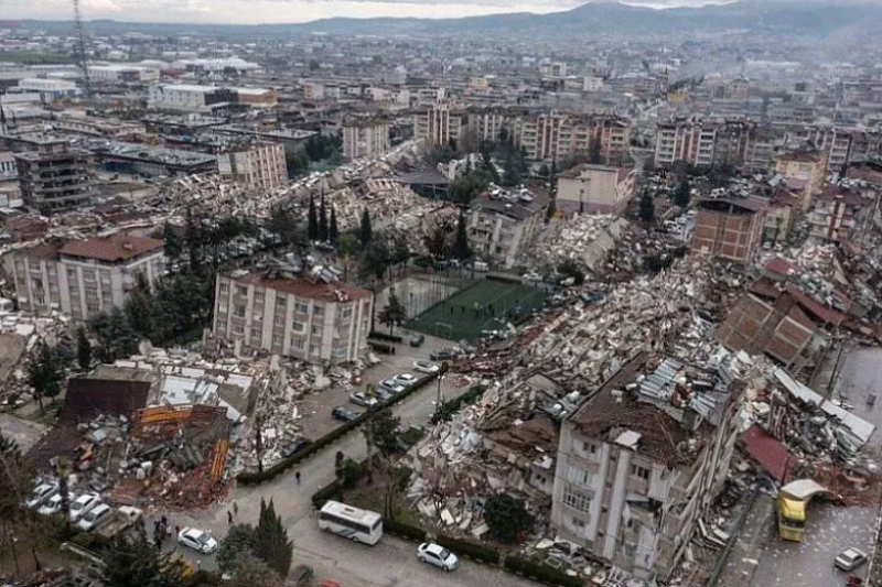 Число жертв землетрясения в Турции превысило 40 тыс. человек