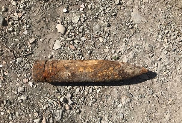 В Краснодаре на стройплощадке в Новознаменском обнаружили снаряд времен Великой Отечественной