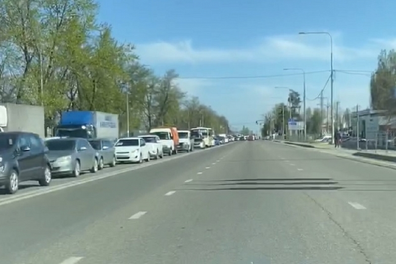 «Беспропускные окна» снова вернули значительные пробки в Краснодаре 