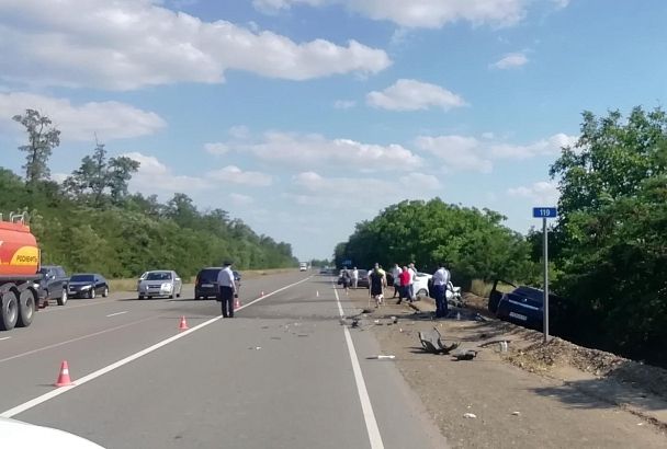 На Кубани в лобовом ДТП на трассе погиб водитель Kiа Rio