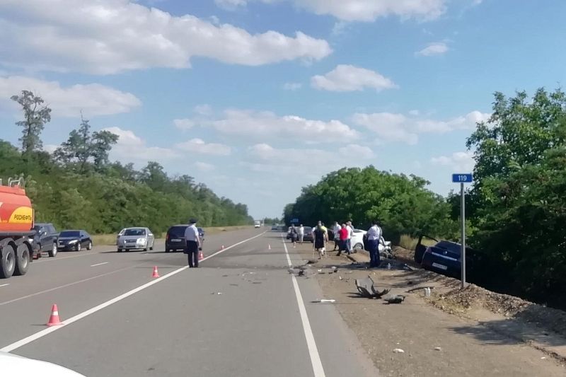На Кубани в лобовом ДТП на трассе погиб водитель Kiа Rio