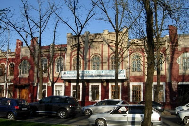 На реконструкцию здания бывшей женской семинарии в центре Краснодара выделено 262 млн рублей