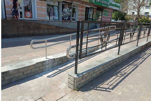 Улицы Новороссийска активно модернизируют для удобства маломобильных граждан 