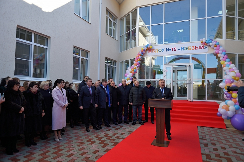 Глава Адыгеи принял участие в открытии детского сада в поселке Яблоновском