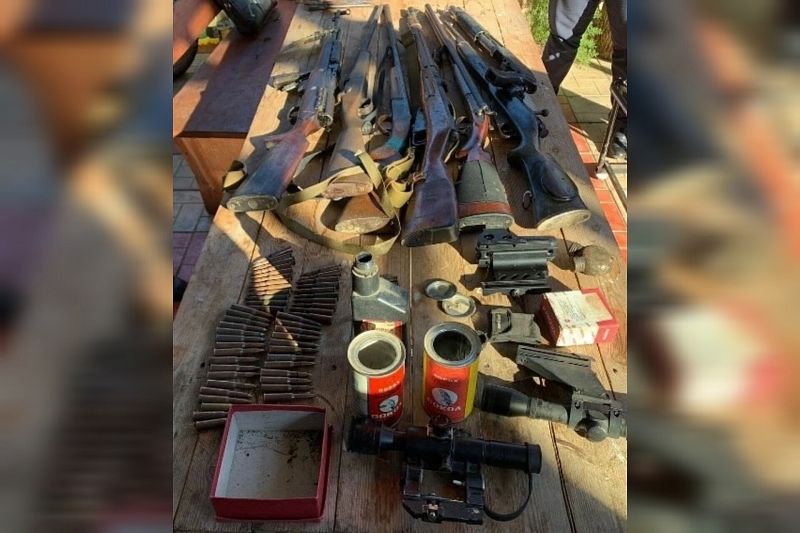 На Кубани ФСБ и полиция изъяли у «коллекционера» оружия ружья, винтовки и карабины