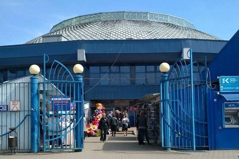 Судебные приставы опечатали Сенной рынок в Краснодаре на 30 дней