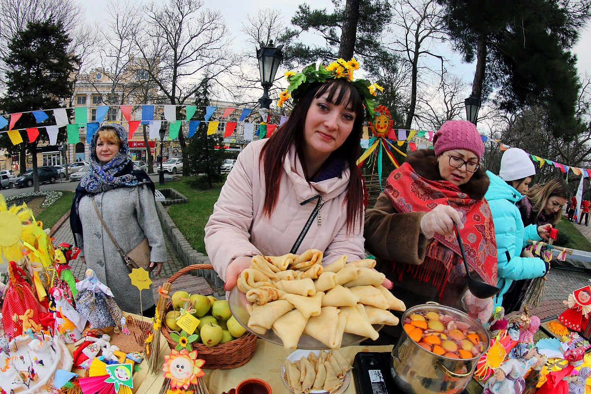 В Краснодаре проходят Масленичные гуляния