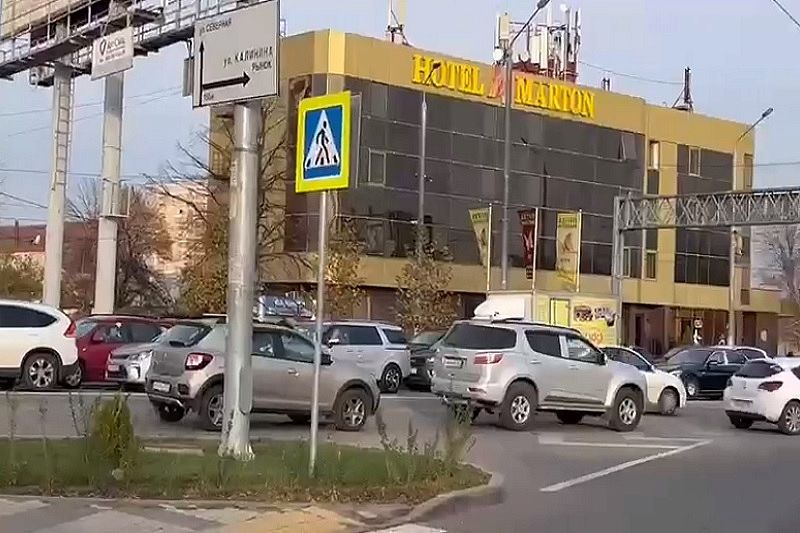 В полиции назвали причину скопления людей в бронежилетах и проверок автомобилей в Краснодаре