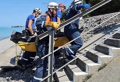 Тело пропавшего в шторм мужчины обнаружили на диком пляже в Сочи