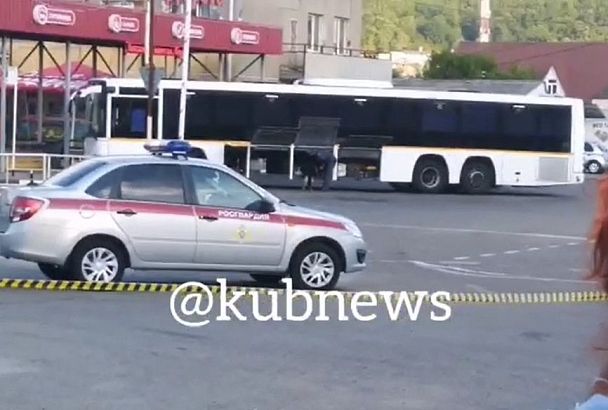 В Туапсинском районе полицейские проверяют информацию о минировании автобуса