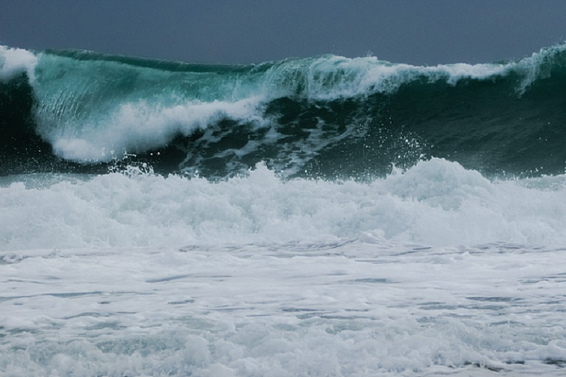 Азовское море разбушуется: синоптики предупредили о сильном ветре, волнах и подъеме воды