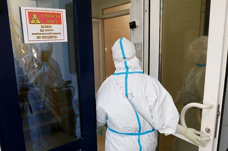 Эпидемиолог считает, что России еще не прошла первую волну коронавируса