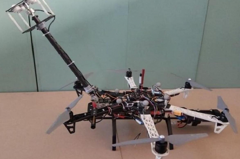 В Китае представили летающего робота для высотных зданий 