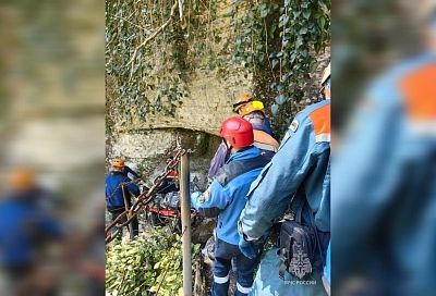 Сорвался с 200-метровой высоты. Спасатели эвакуировали из Тисо-самшитовой рощи погибшего сочинца