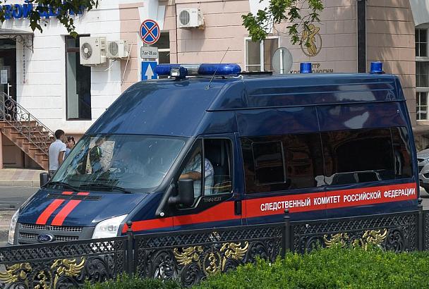 В центре Краснодара из окна выпал 23-летний мужчина. Он погиб