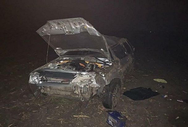 В Краснодарском крае водитель на ВАЗе съехал с дороги и опрокинулся. Он погиб