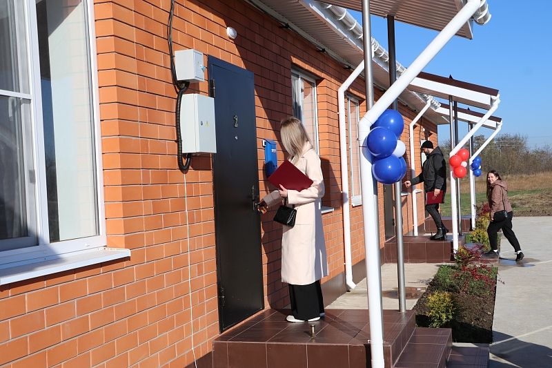 В станице Тбилисской состоялось открытие нового многоквартирного дома для детей-сирот
