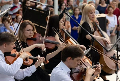 Музыка Вивальди, Моцарта, Штрауса: камерный «Премьер-оркестр» выступит на выходных в парках Краснодара