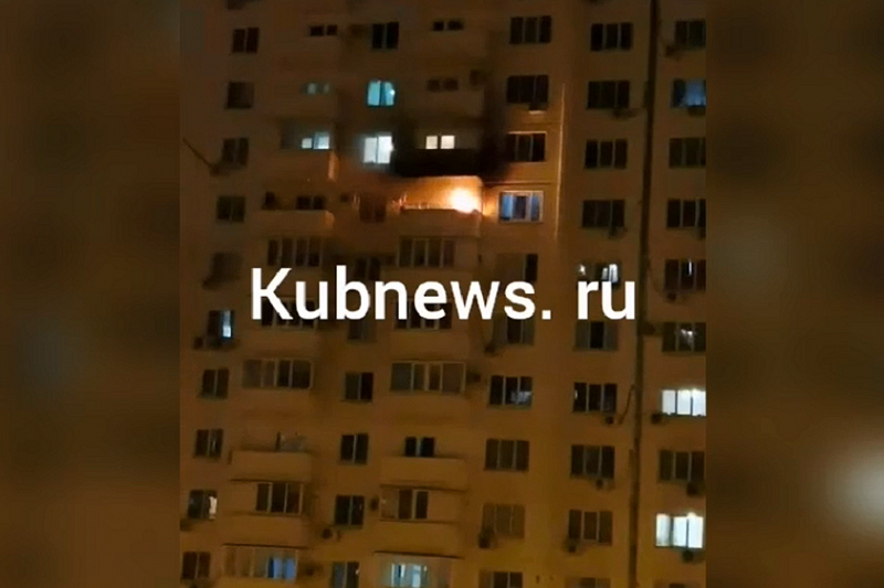 В Краснодаре выгорел балкон на 12-м этаже высотки 