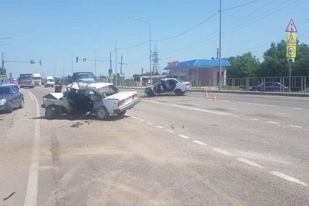 Один человек погиб и пятеро пострадали в ДТП с двумя ВАЗами в Крымском районе