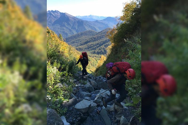 В Сочи мужчина застрял в каньоне на высоте 1500 метров. Спасательная операция длилась 12 часов