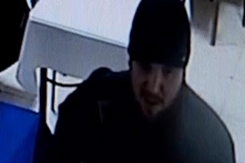Избил и забрал телефон: в Новороссийске полиция разыскивает мужчину с усами и бородой