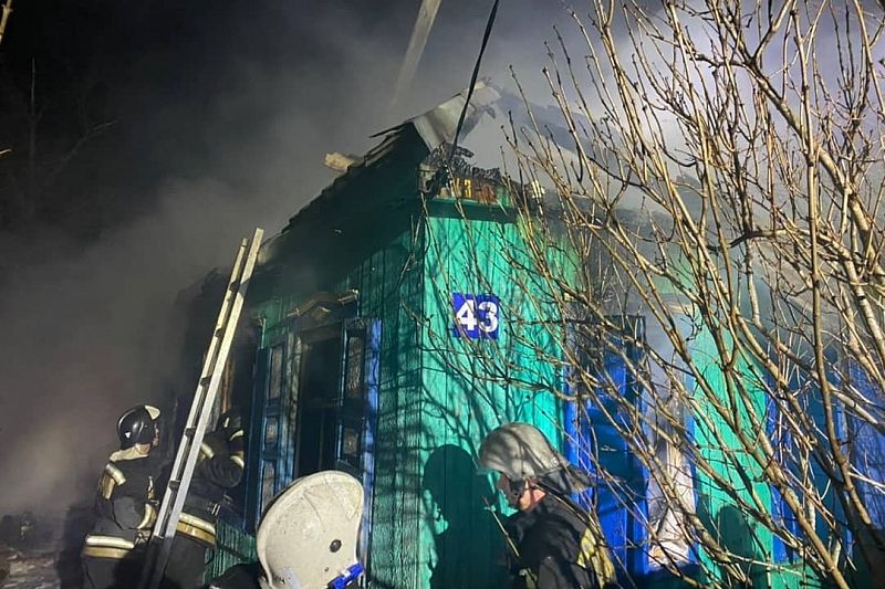 Сотрудники МЧС в Майкопском районе потушили пожар в частном доме