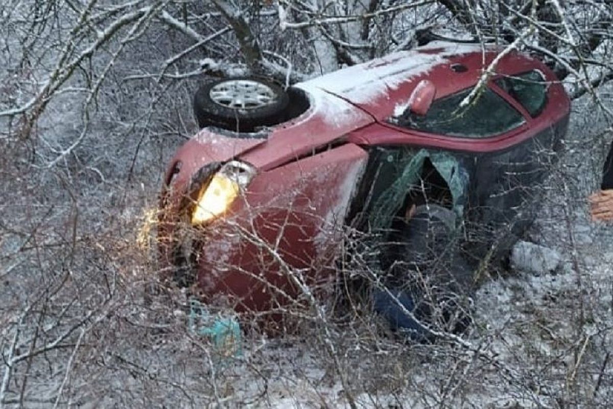 В Краснодарском крае опрокинулась иномарка, пострадал ребенок