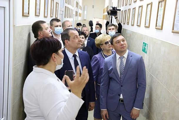 Депутаты ЗСК осмотрели социальные объекты Прикубанского округа Краснодара 