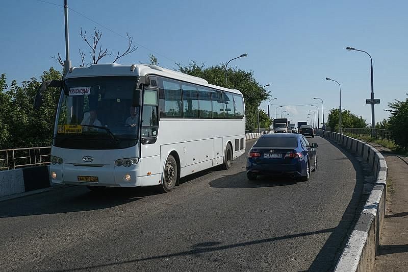 С 12 июля в Краснодаре более 110 автобусных маршрутов пустят в объезд Яблоновского моста 